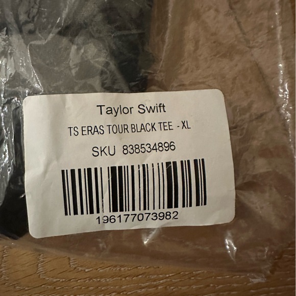 Taylor Swift Eras Tour US Dates Black Tee size XL - Picture 7 of 7